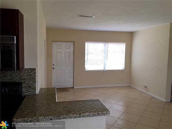 4th image of 560 NE 59th Ct