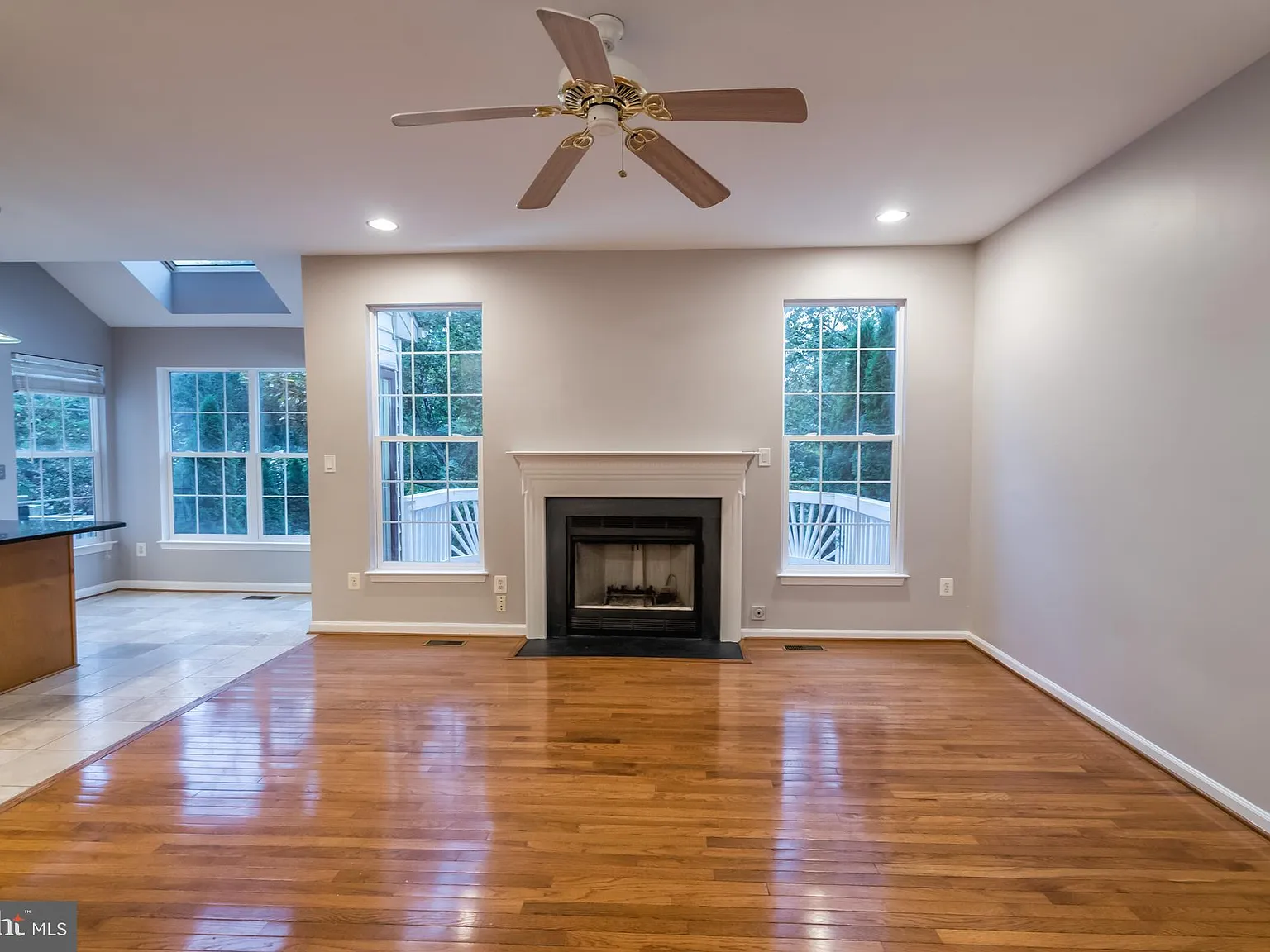 3 bed, 3.5 bath, 2804 sqft, $3,700 — Photo 4