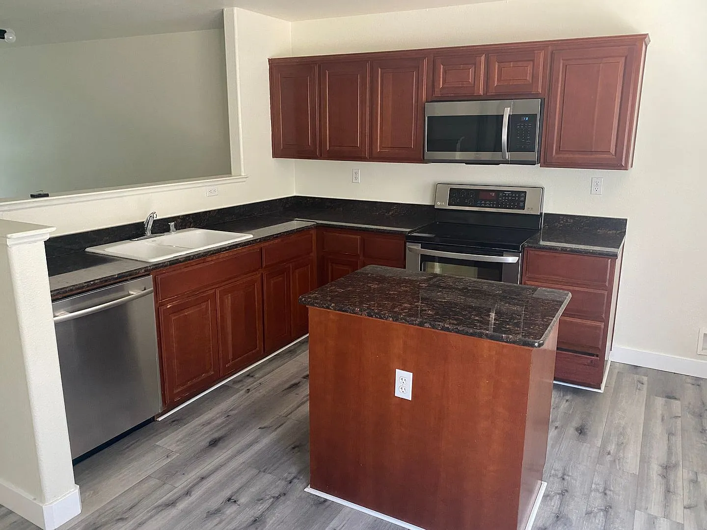 1276 Daylight Dr photo 1