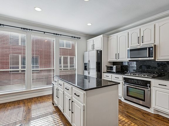 4th image of 3409 Howell St