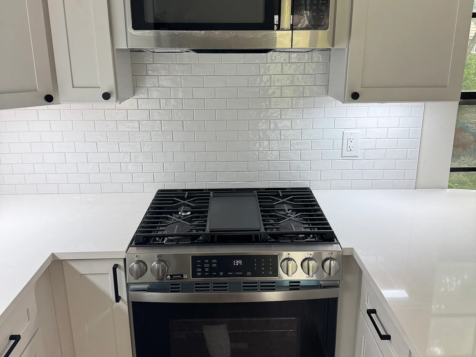 2 bed, 1.5 bath, 1100 sqft, $2,300 — Photo 2