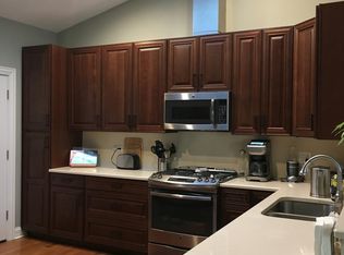 547 Lyon Dr, Buffalo Grove, IL