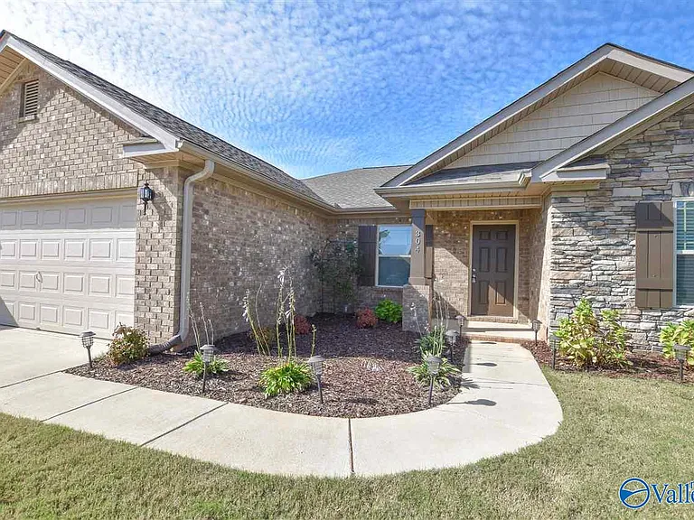 304 Fenrose Dr — Photo 2