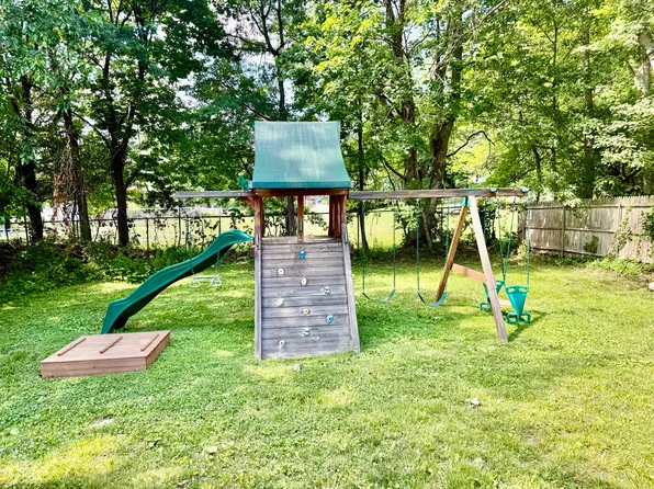 18 Webster Ave, Harrison, NY 10528