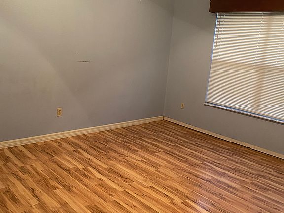 2nd image of 130 Bristol Cir