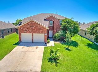 1023 Twin Brooks Dr, Grand Prairie, TX 75052