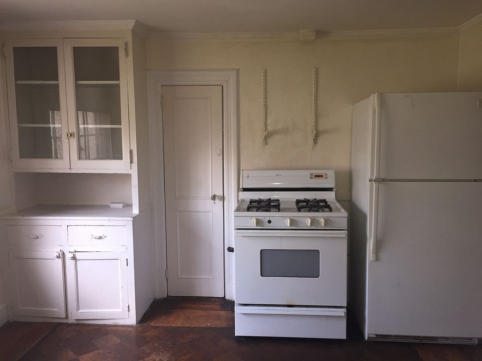 2nd image of 4 Narragansett Ave