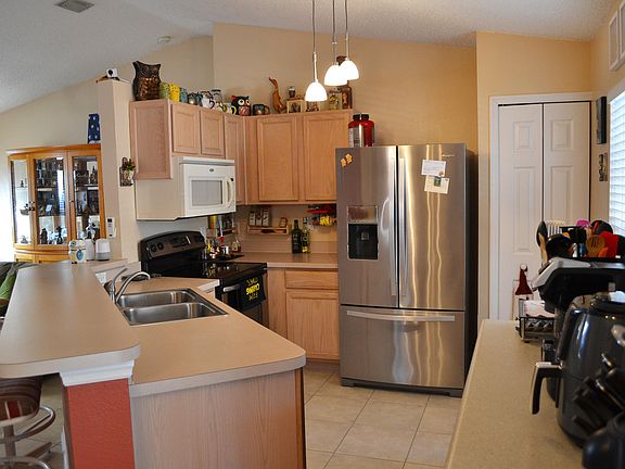 4th image of 16 Renfro Ln