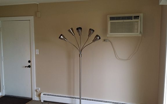 4th image of 1860 Somerset Dr