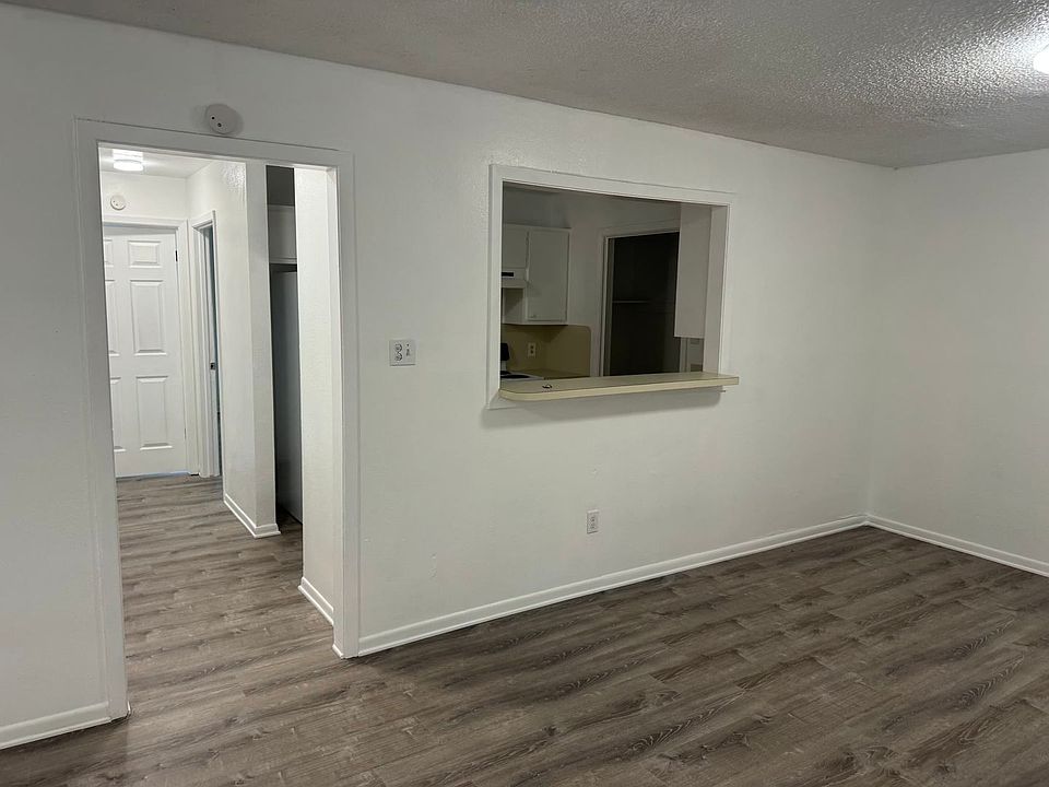 1st image of 1601 Stoney Ridge Ct #1