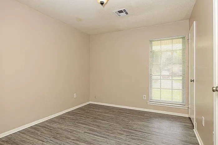 5731 Roxboro Dr — Photo 5