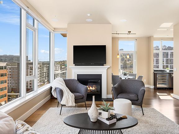 4th image of 1930 SW River Dr SE #1003