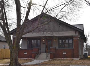 406 3rd St, Cassville, MO 65708