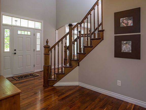 4th image of 997 Woods Creek Dr