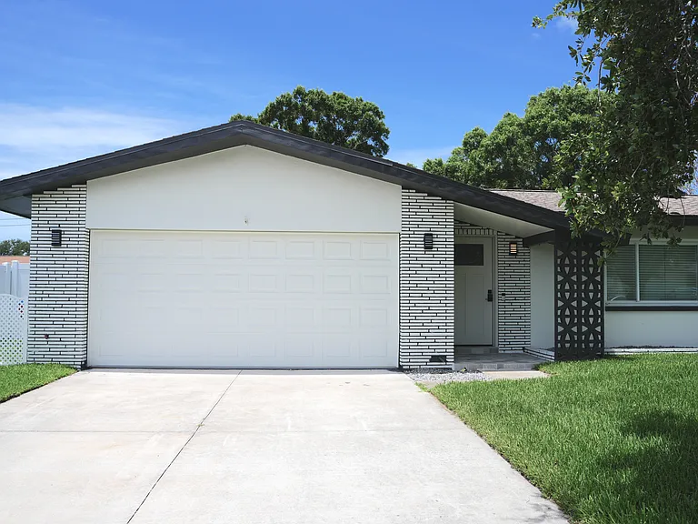 13795 Antigua Dr — Photo 5