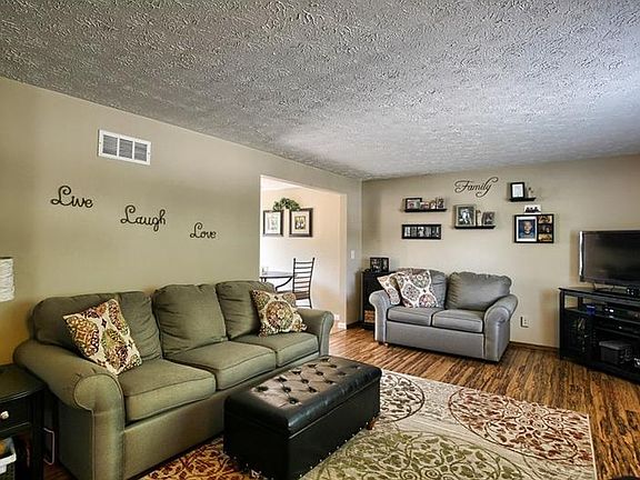 2nd image of 100 Shallowood Cir