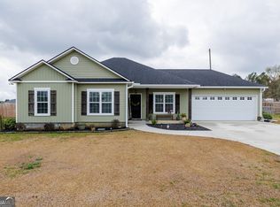 87 N Moody Dr, Ray City, GA 31645