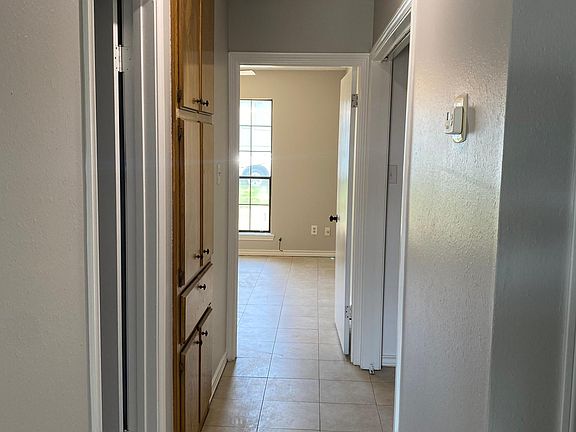 4th image of 402 W 25th St