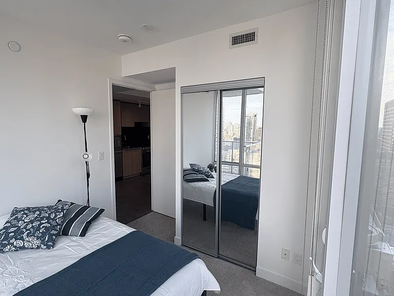 501 Yonge St #2205 — Photo 2
