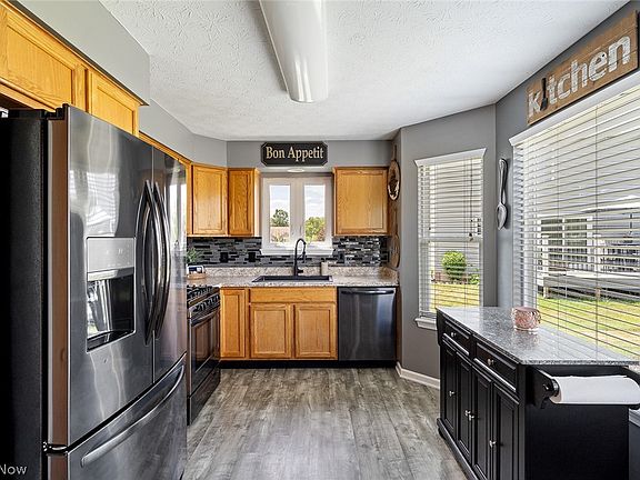 2nd image of 213 Potters Cir