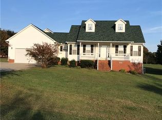 5424 Country Hills Dr, Mc Leansville, NC 27301