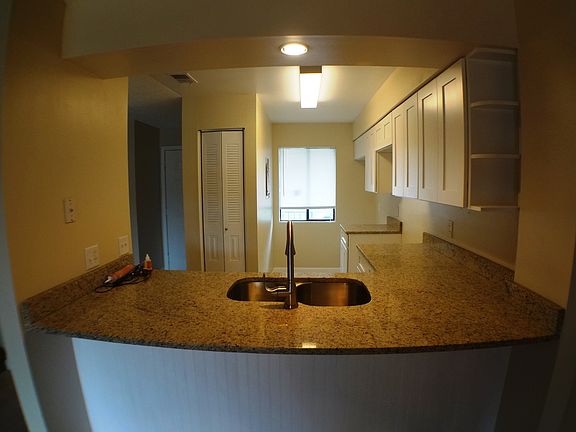 5th image of 528 Sun Valley Vlg Unit 209