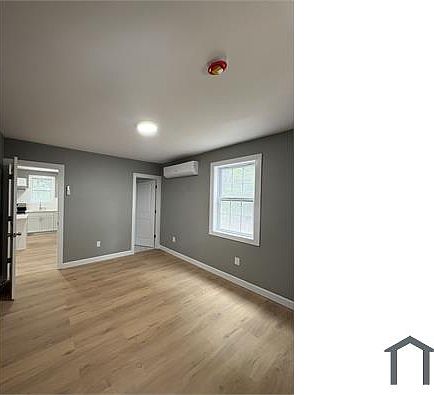 5th image of 136 Old St