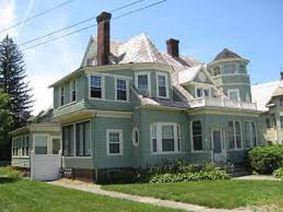 380 Grove St