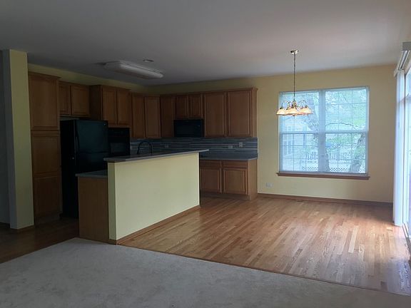 3rd image of 550 N Prairie Ln