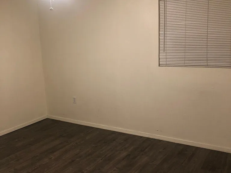 907 S Una Ave — Photo 16