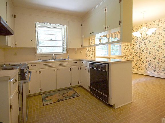5th image of 2945 7th Street Dr NE