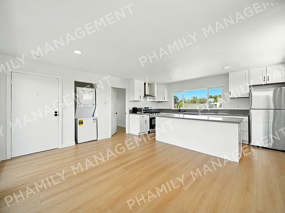 3rd image of 425 N Raymond Ave APT E