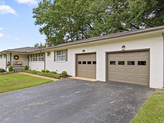 3rd image of 6929 Hickory View Ln