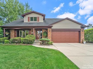 36497 Whitcomb St, Livonia, MI 48154