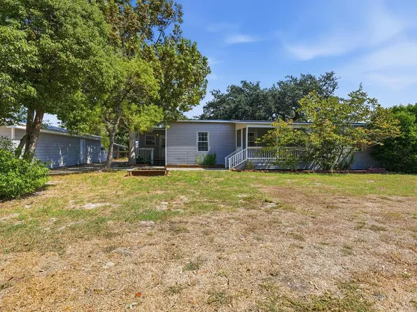 324 E King St, Rockport, TX 78382