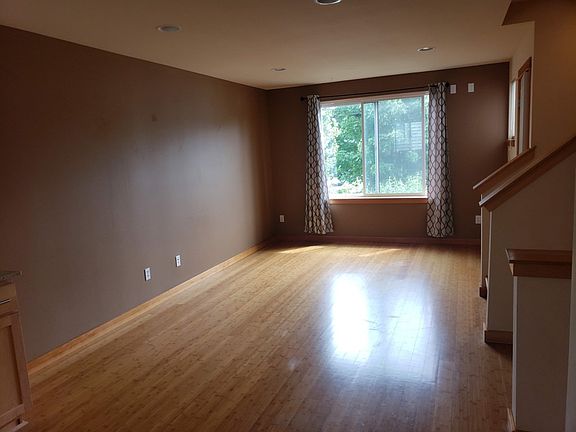 5th image of 11507 B 26th Ave NE