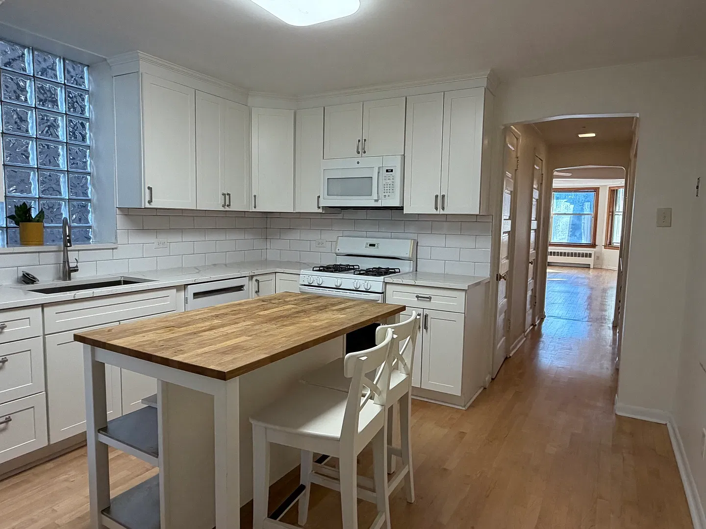 3 bed, 1400 sqft, $2,600 — Photo 3