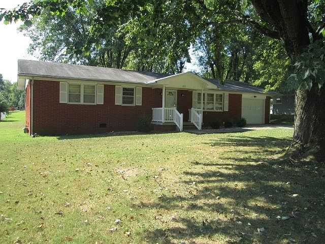 1st image of 225 Eastview Dr