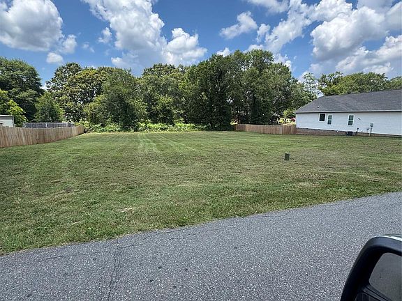 3rd image of 101 Hillcrest St