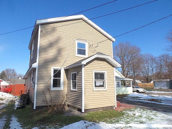 3rd image of 184 Leonard Ave