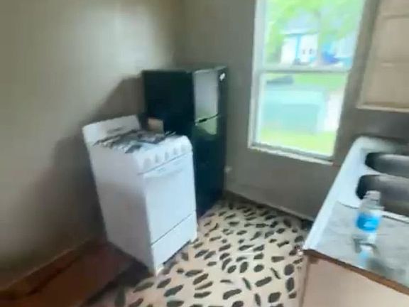 3rd image of 1103 S Armstrong Ave #121