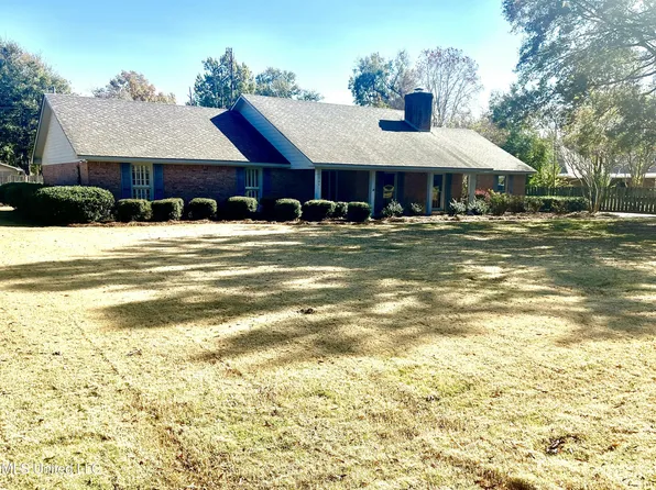 504 Holmes St, Belzoni, MS 39038