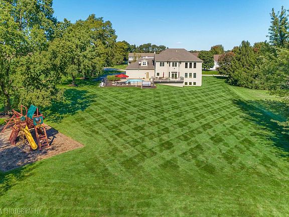 3rd image of 2307 Red Oak Ln