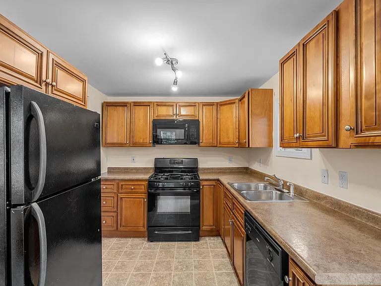 11 Siegel St #1-2 — Photo 8