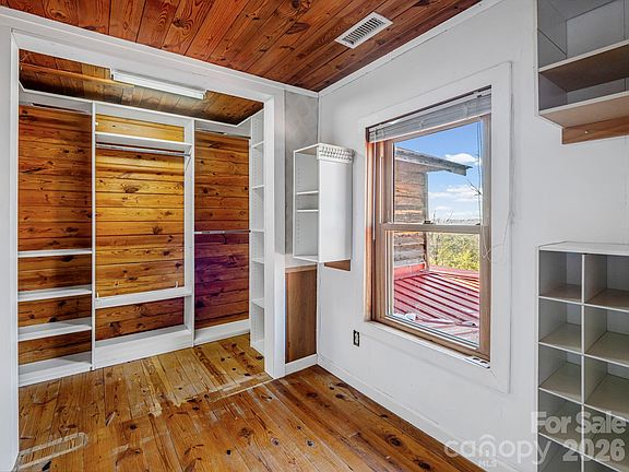 20th image of 156 Carpenters Knob Dr