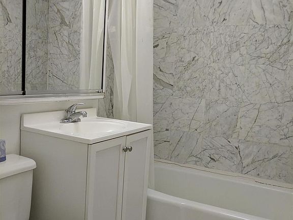 5th image of 220 W 14th St APT 2D