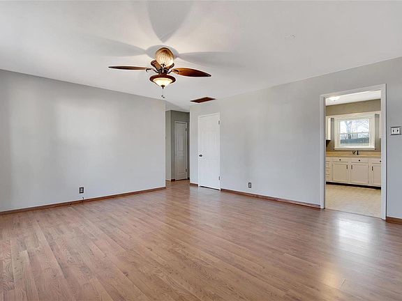 3rd image of 412 Gruber Ave