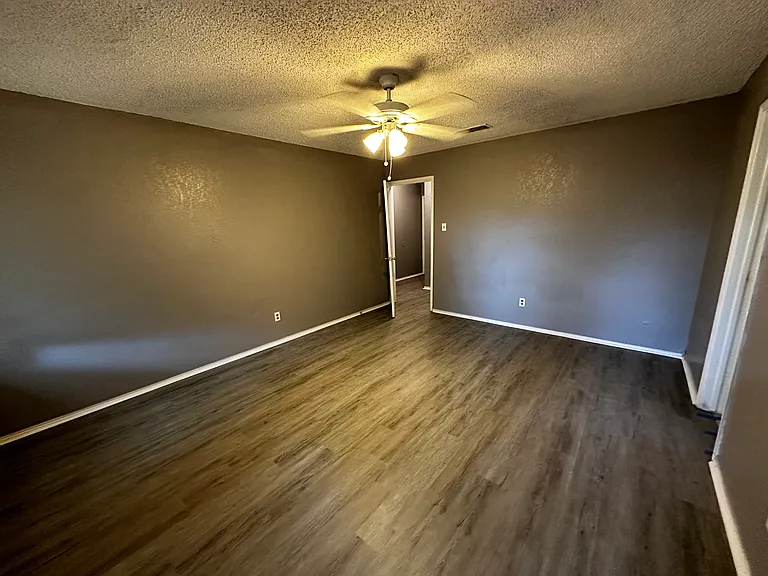 400 Allison Ln — Photo 6