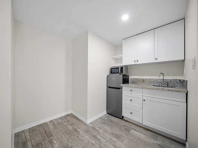 1041 NE 9th Ave #A5 — Photo 7