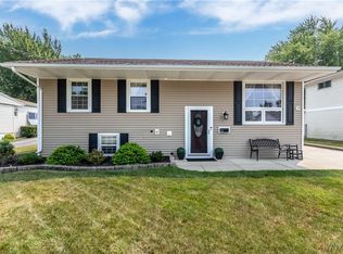 15 Wedgewood Dr, West Seneca, NY 14224